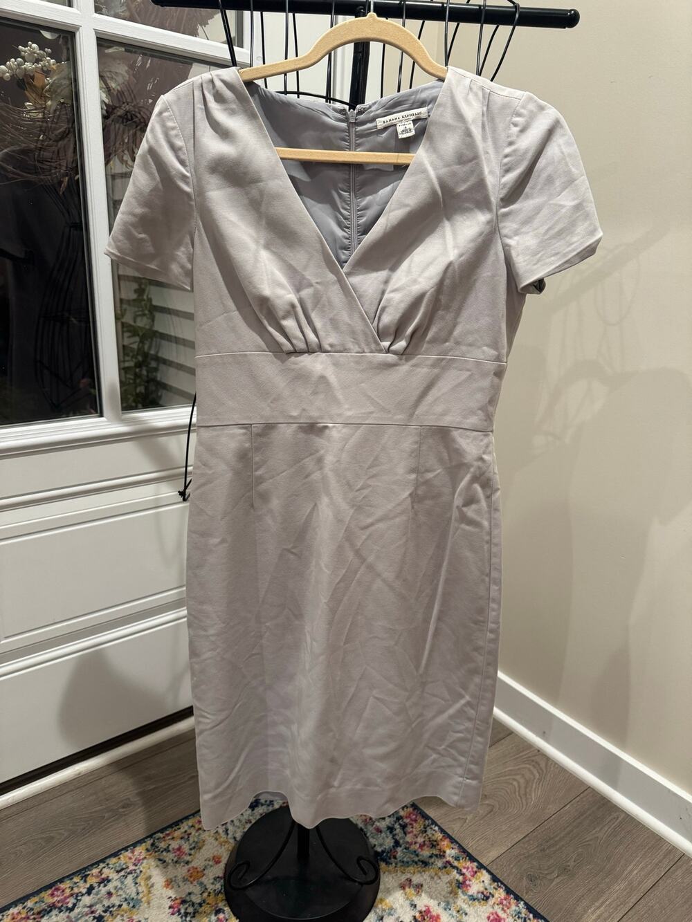Banana Republic Gray Stretch Sheath Dress — Size 4